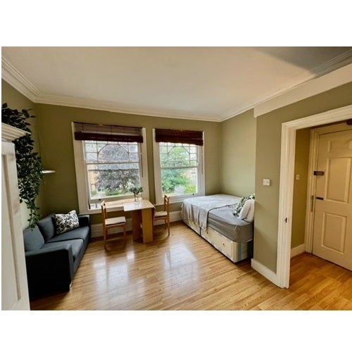 Flat Bedford Hill in Greater London