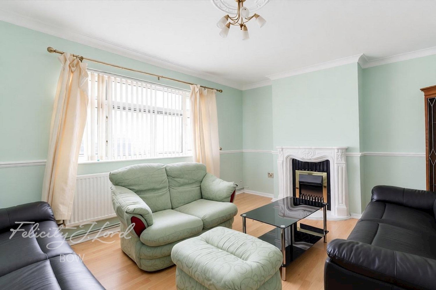 Flat Clayhall Avenue in Greater London