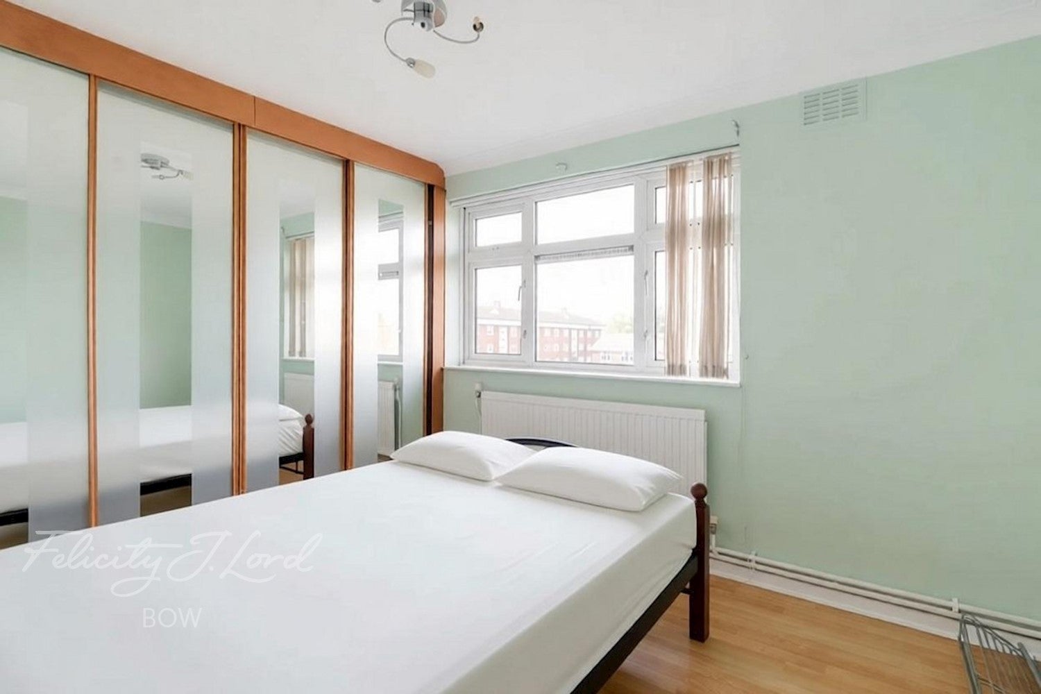 Flat Clayhall Avenue in Greater London