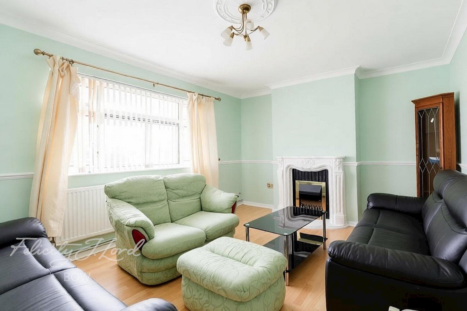 Flat Clayhall Avenue in Greater London
