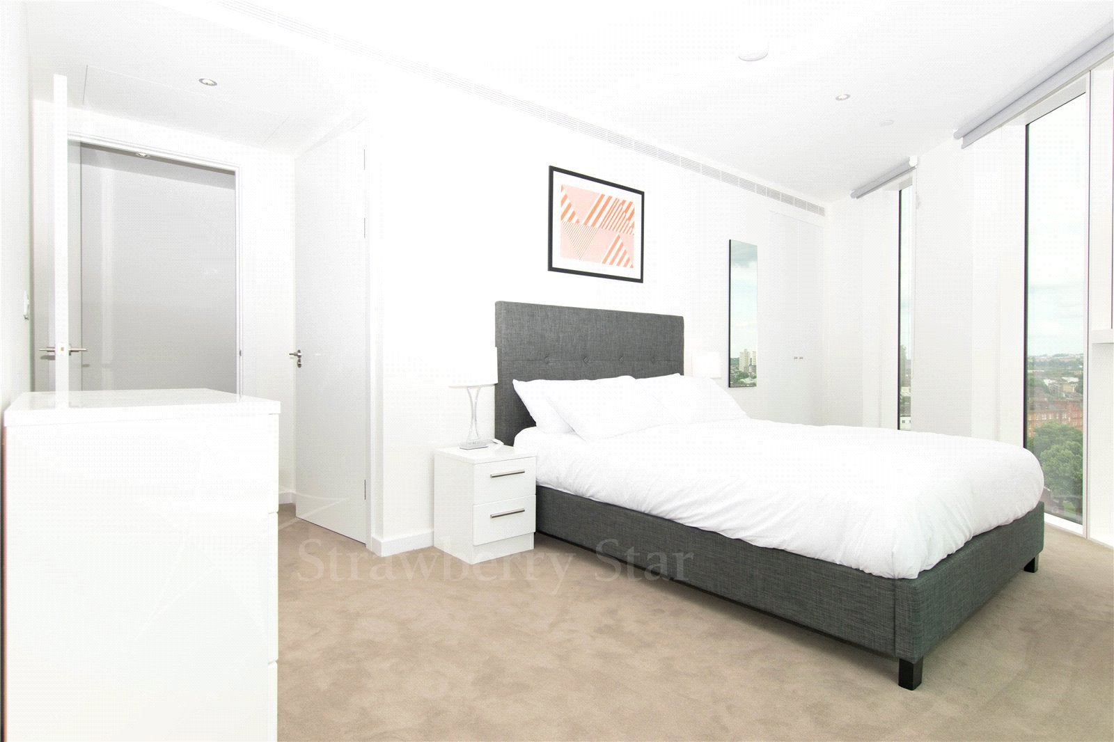 Flat Wyvil Road in Greater London