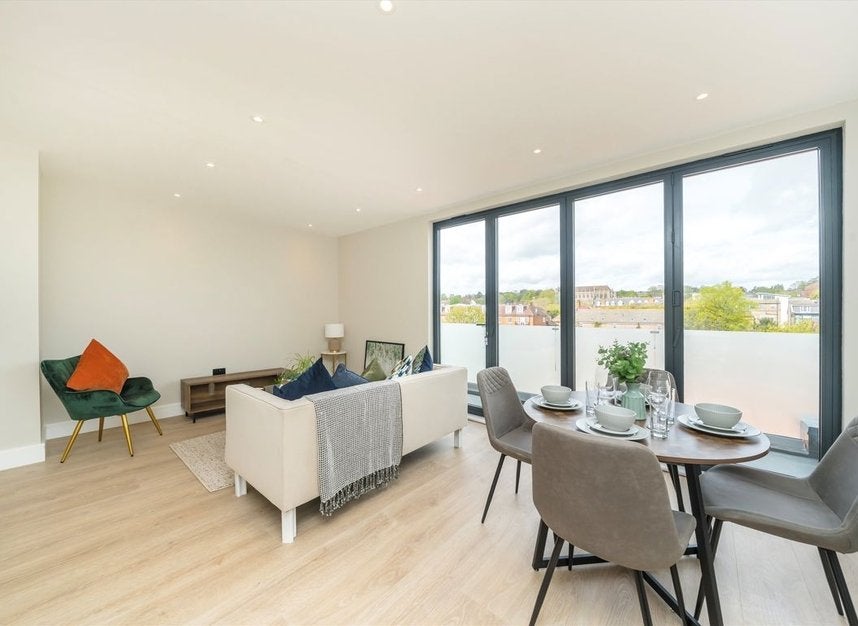 Flat Nursery Road in Greater London