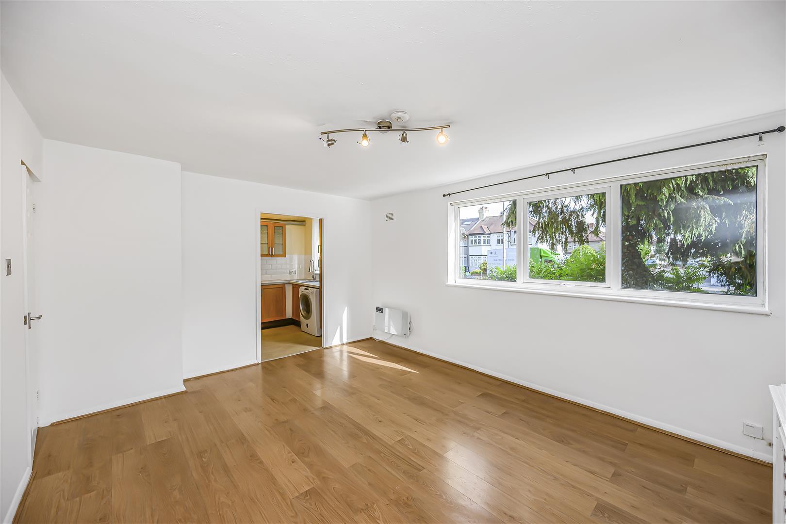 Flat Chigwell Road in Greater London