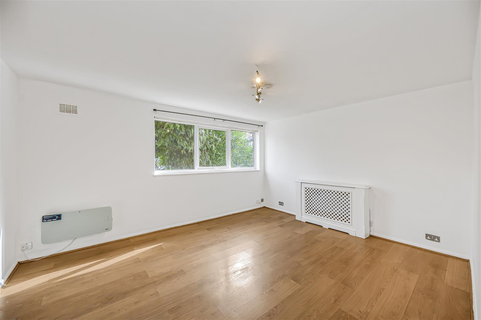 Flat Chigwell Road in Greater London