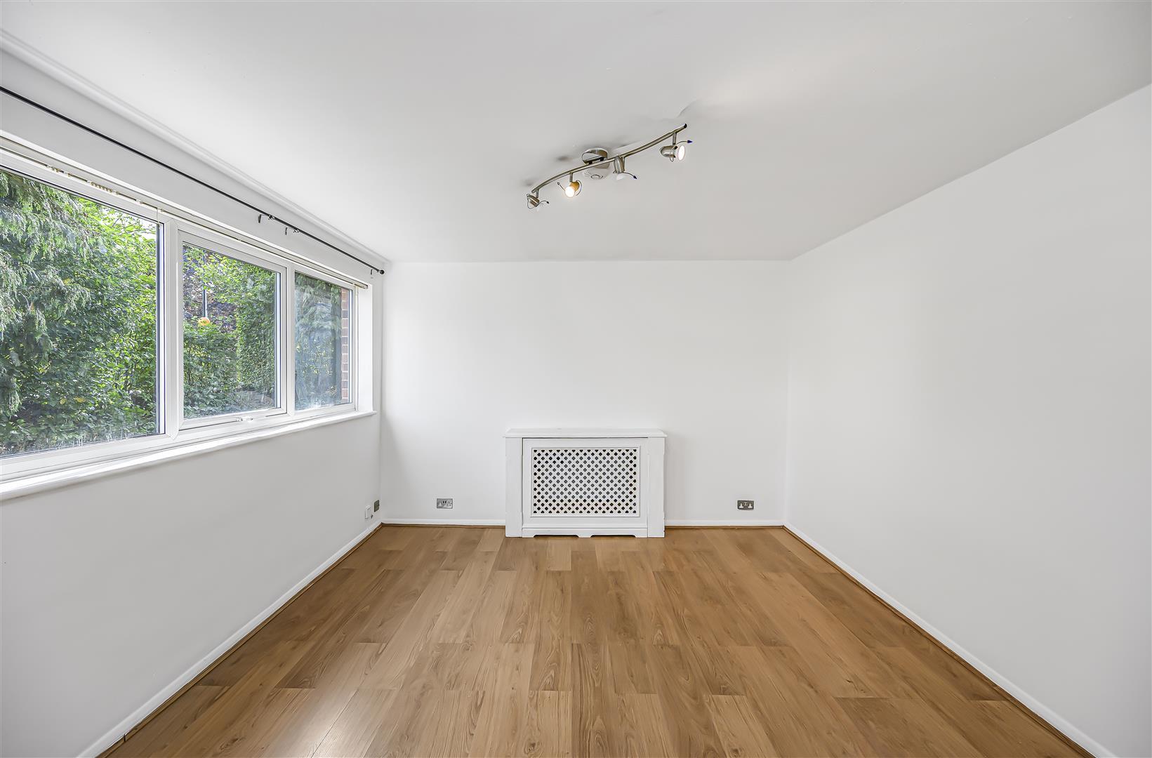 Flat Chigwell Road in Greater London