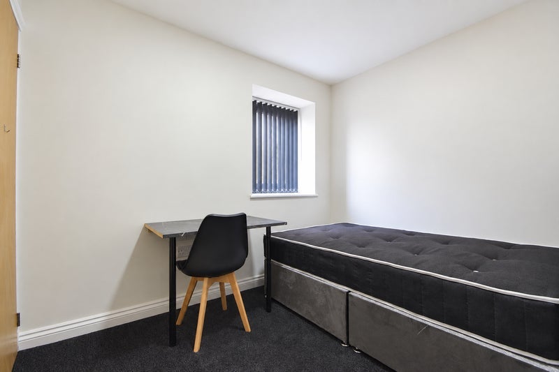 Room Wyeverne Road in Cardiff