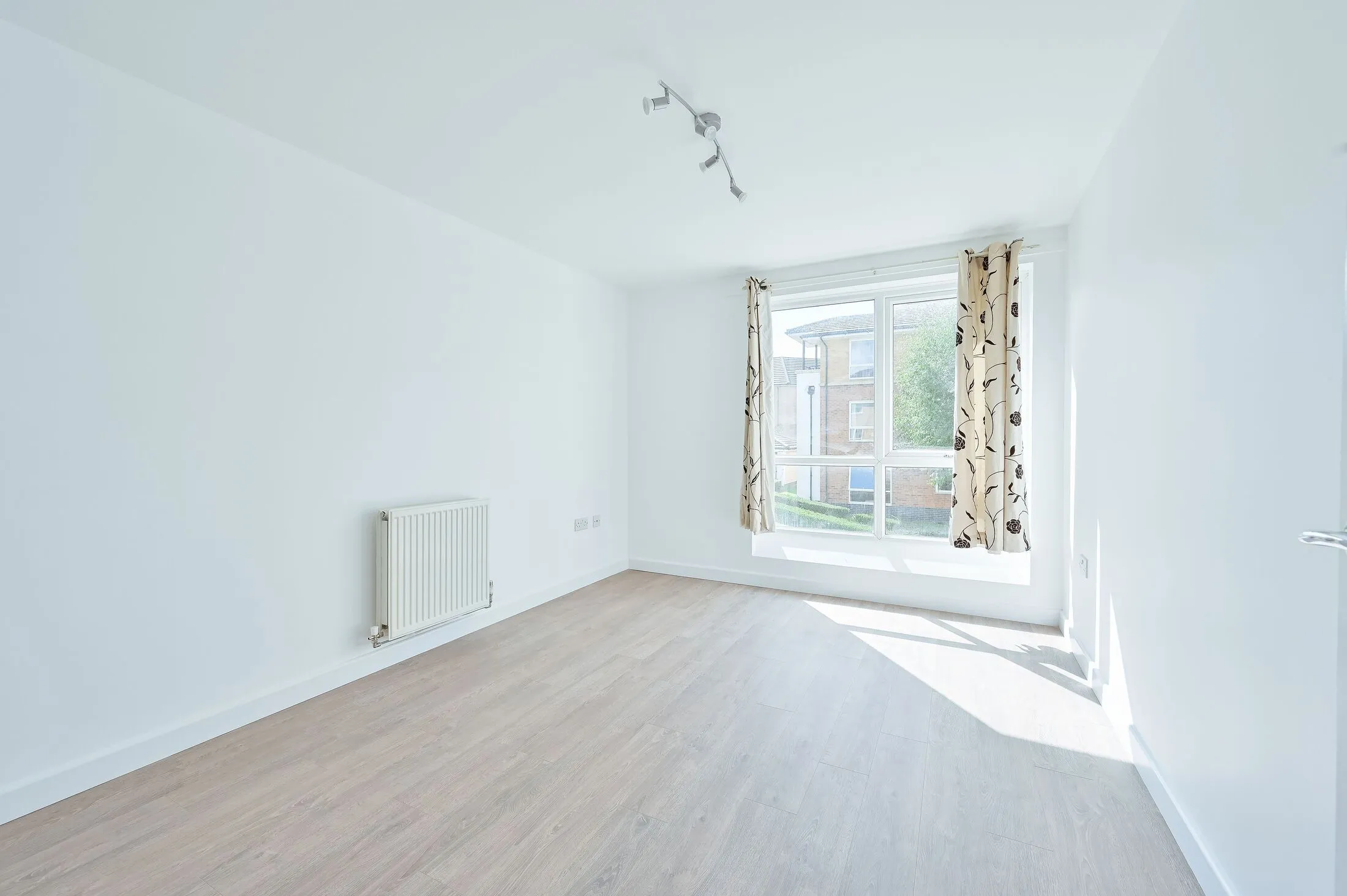 Flat Vicarage Road in Watford