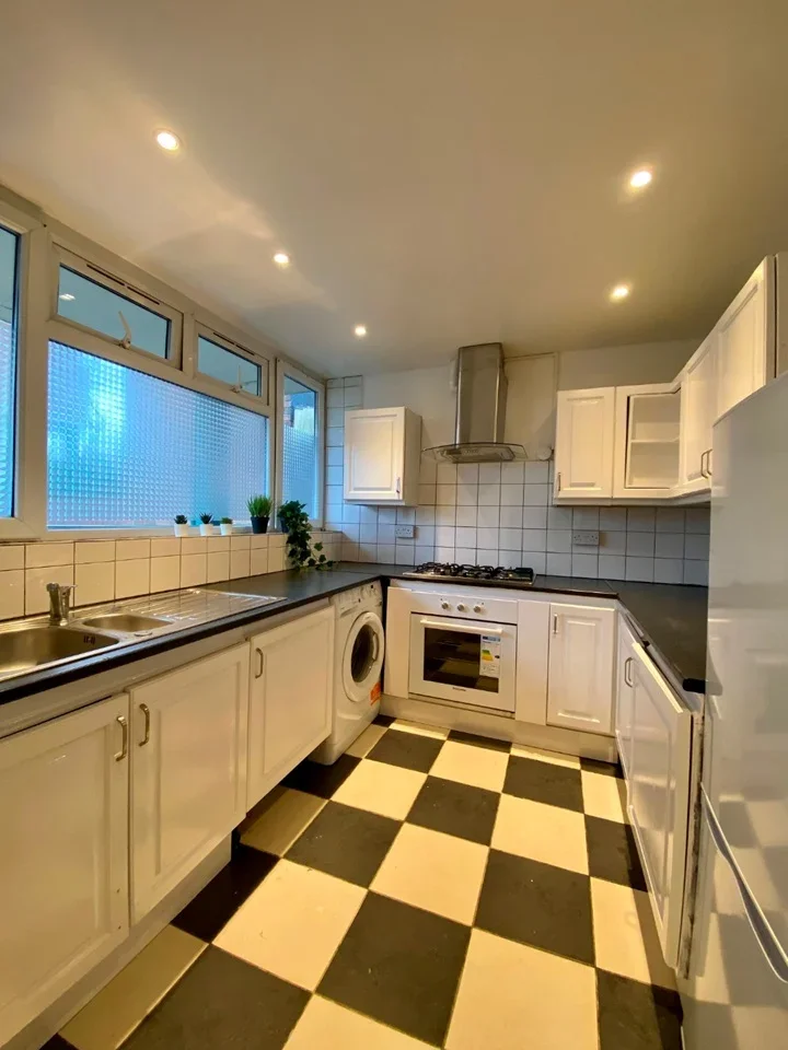 Flat Conington Road in Greater London