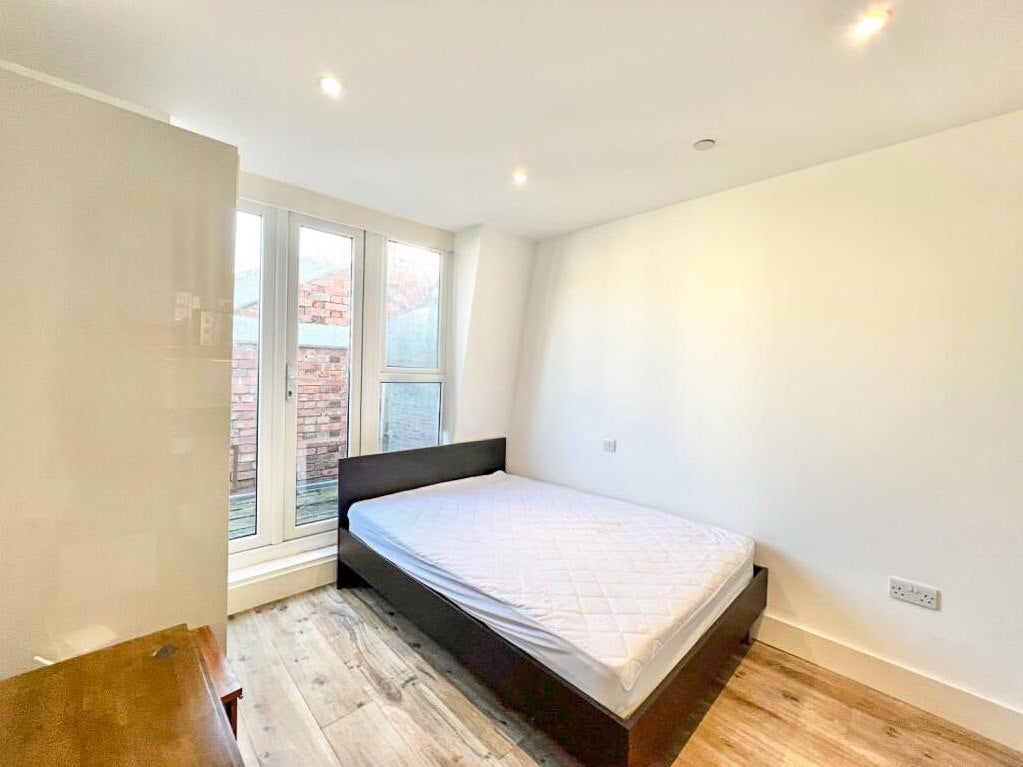 Flat Kilburn High Road in Greater London