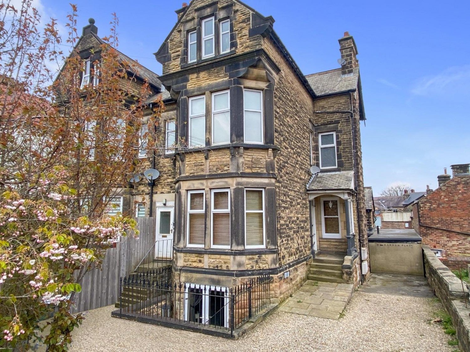 Flat West Cliffe Grove in Harrogate