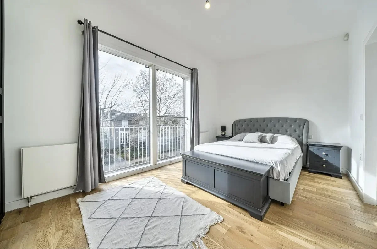 Flat Vassall Road in Greater London