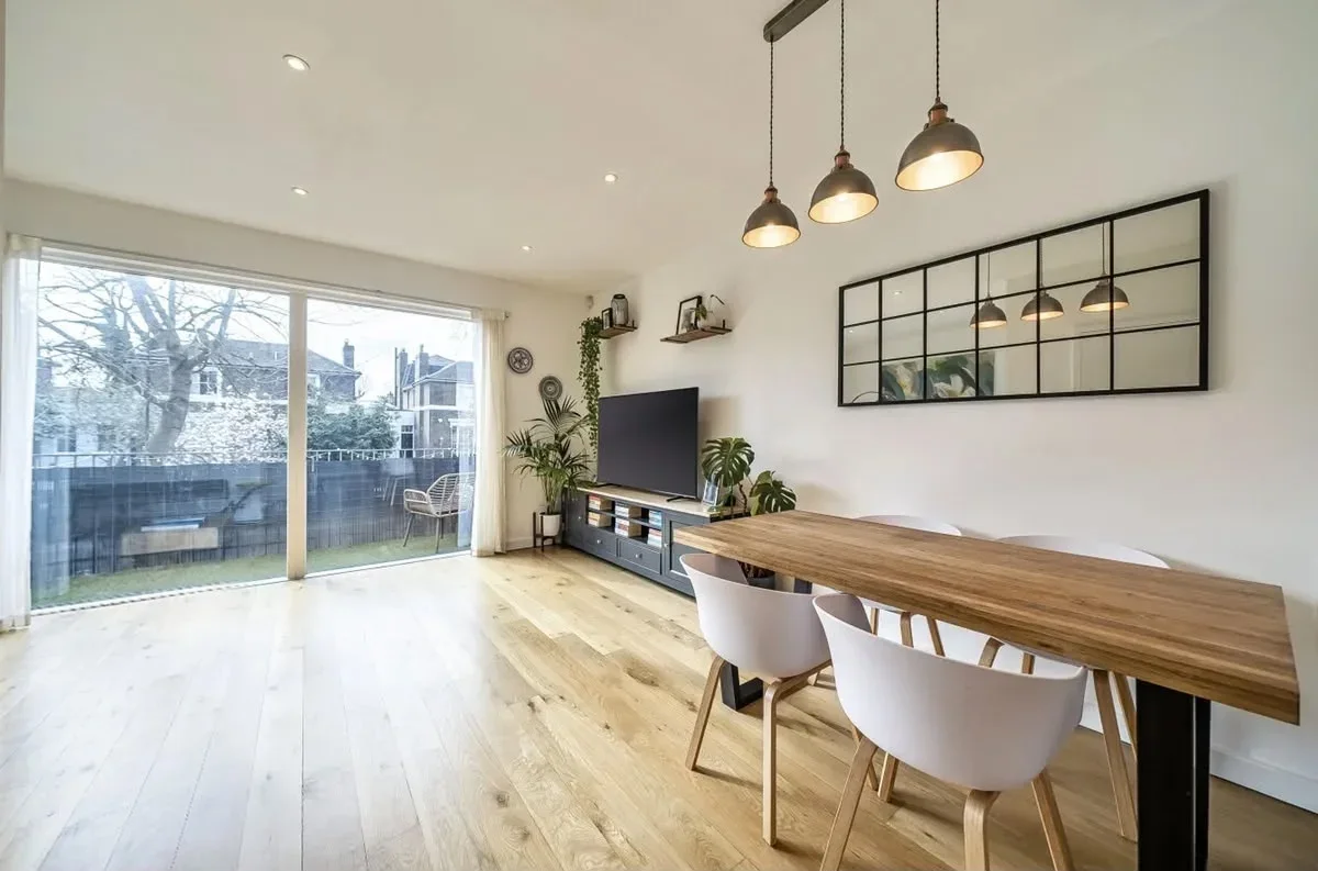 Flat Vassall Road in Greater London