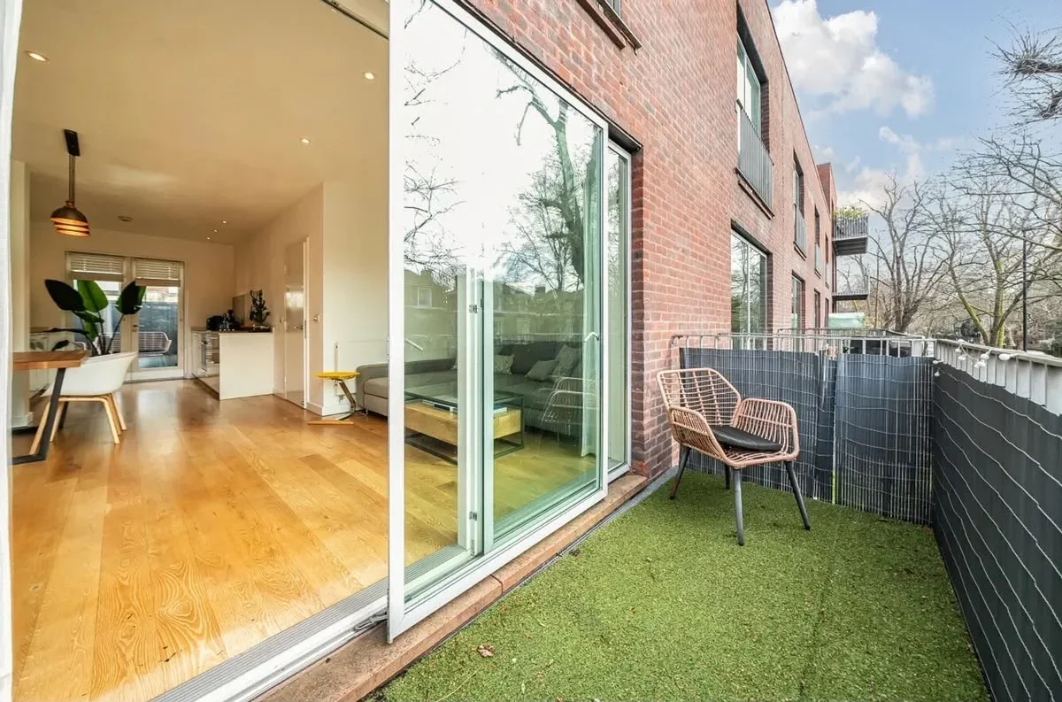 Flat Vassall Road in Greater London