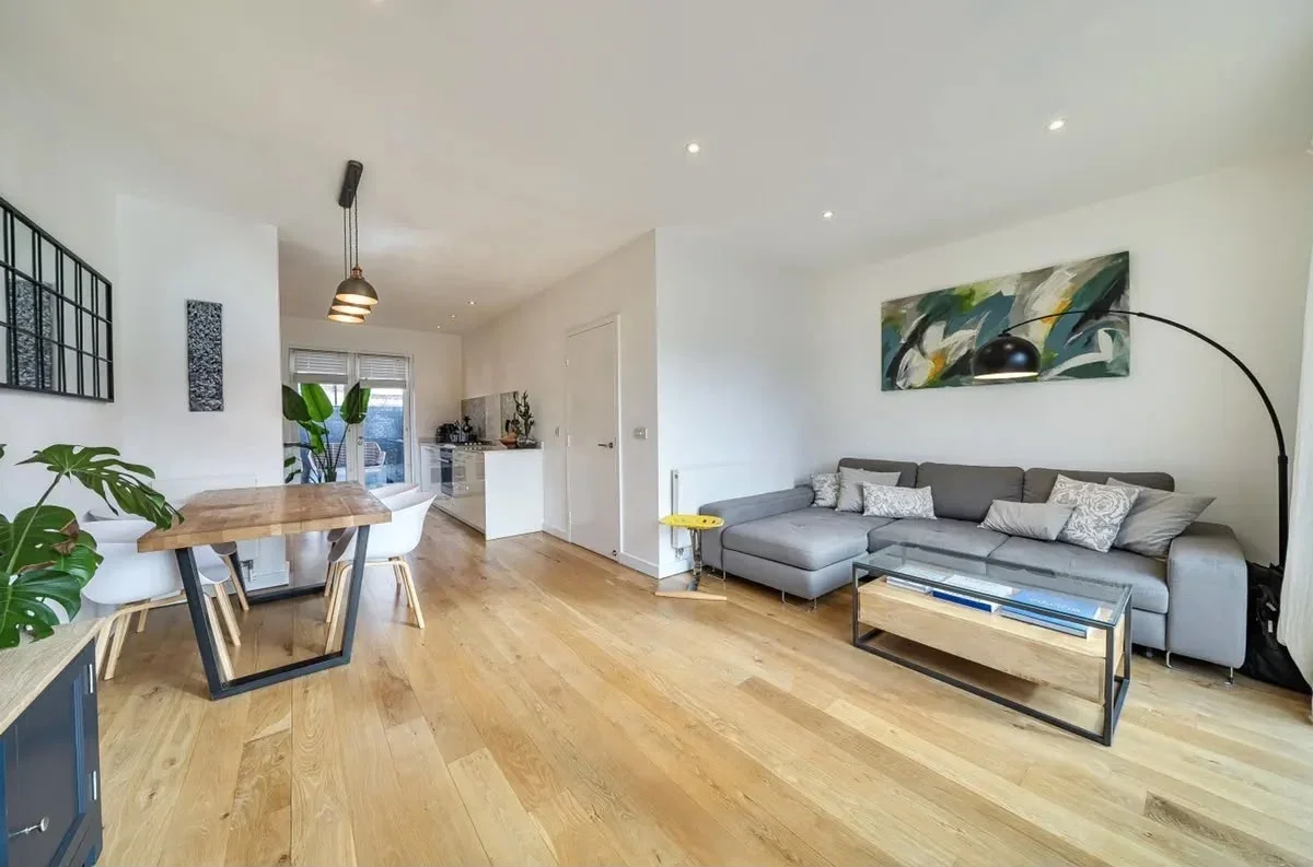 Flat Vassall Road in Greater London