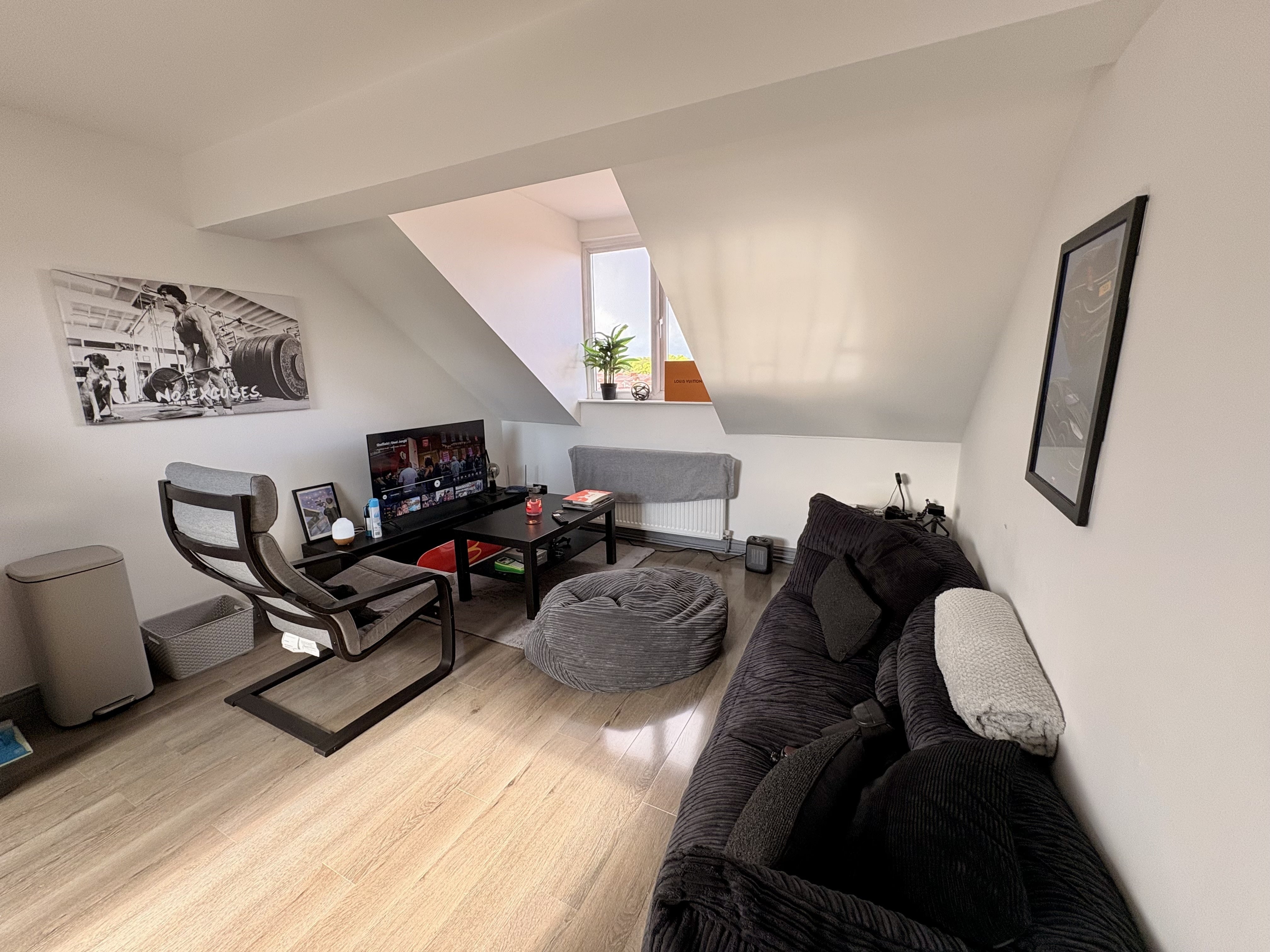 Flat Langdale Avenue in Manchester