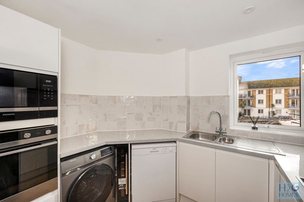 Flat The Strand in Roedean