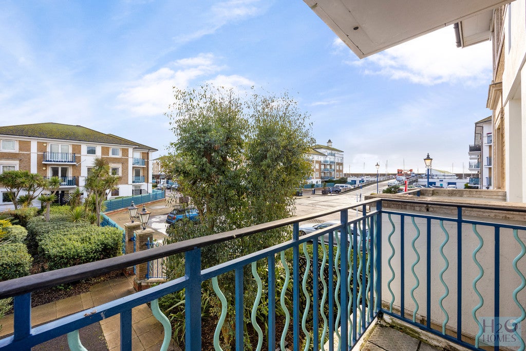 Flat The Strand in Roedean