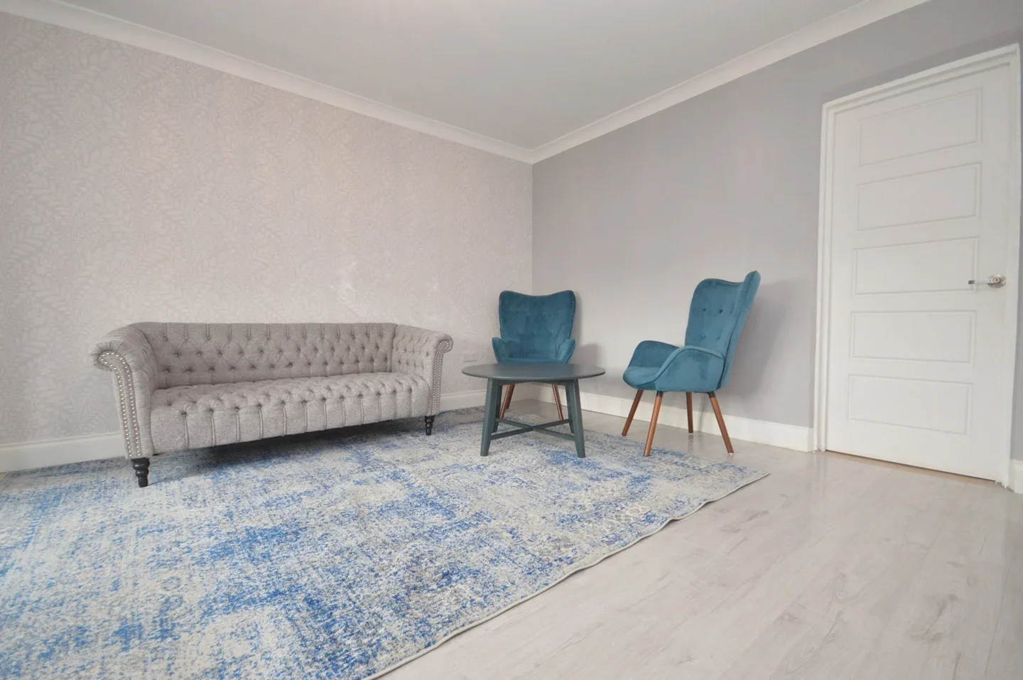 Flat Wincanton Gardens in Greater London