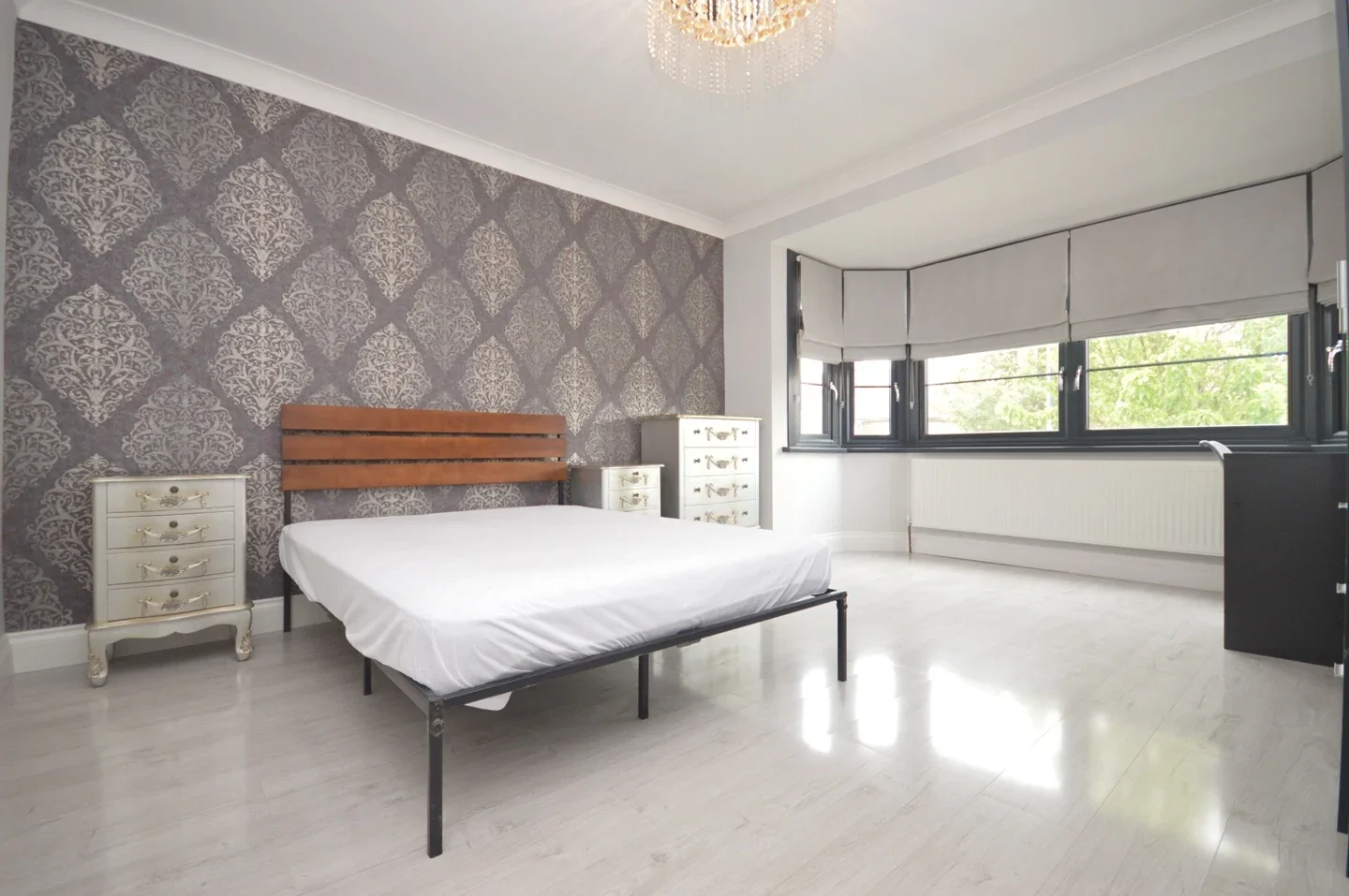 Flat Wincanton Gardens in Greater London