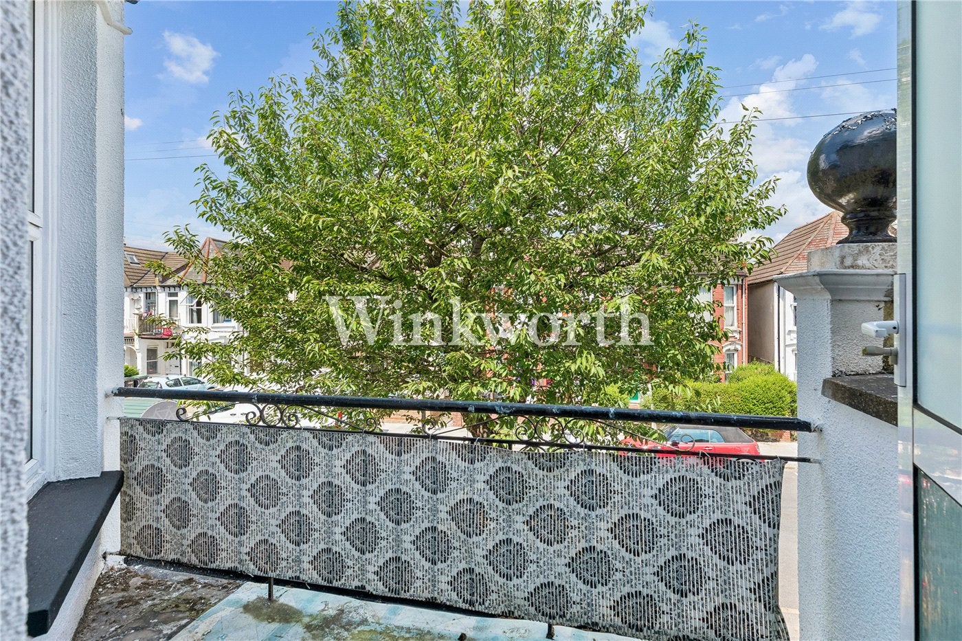 Flat Sylvan Avenue in Greater London