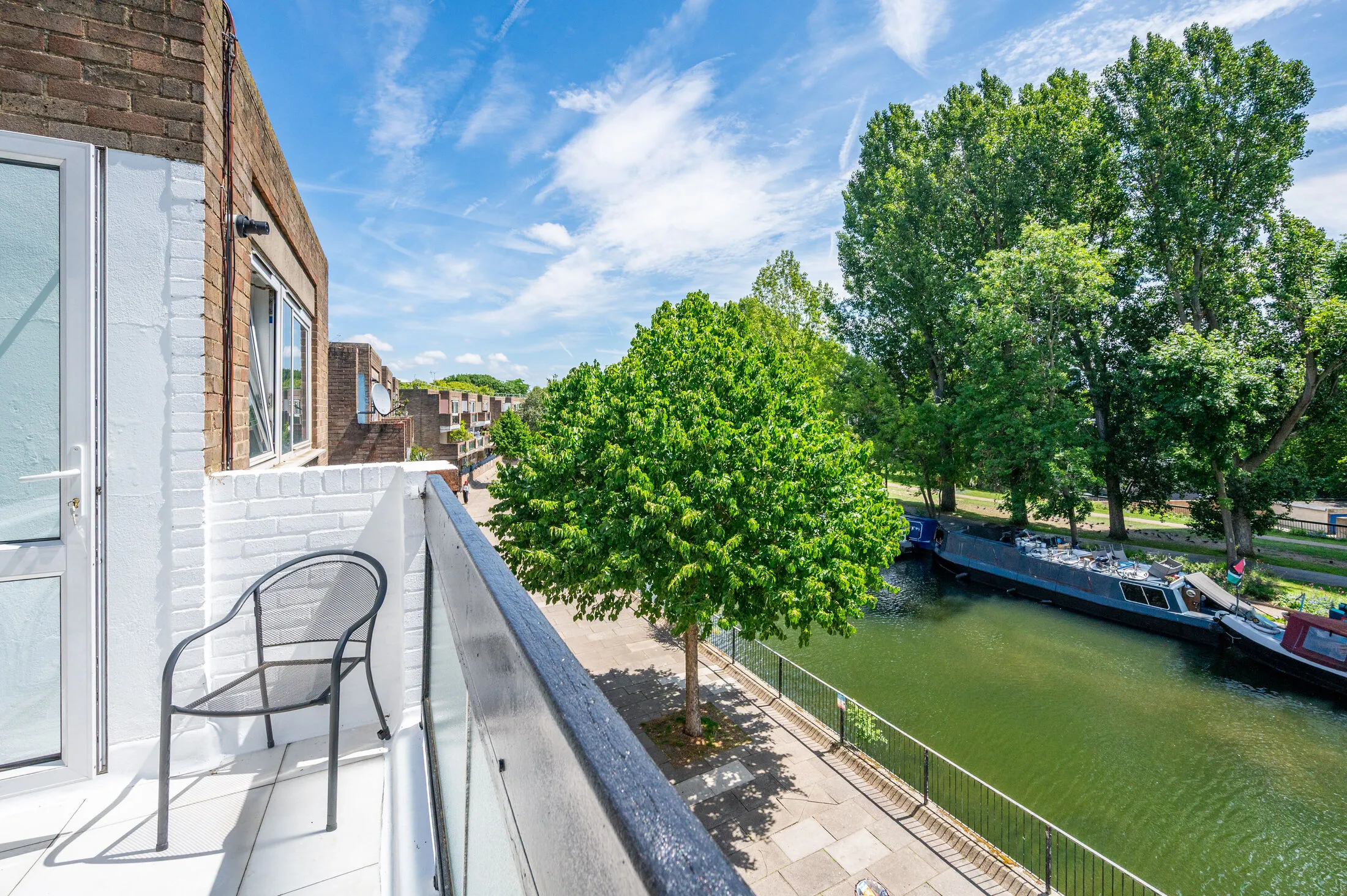 Flat Aldsworth Close in City of Westminster