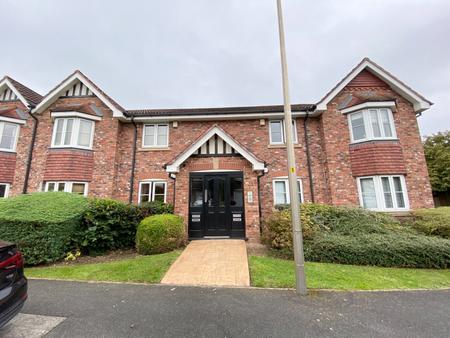 Flat Bloomfield Close in Cheadle Hulme