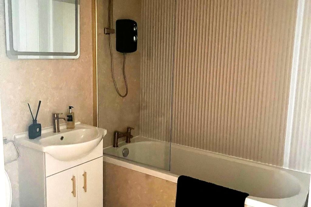 Flat Saint George’s Lodge in Elmbridge