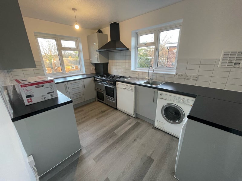 Room Adelaide Court in Greater London