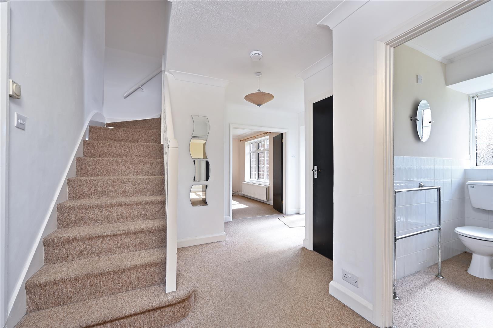 House Jevington Close in Rother