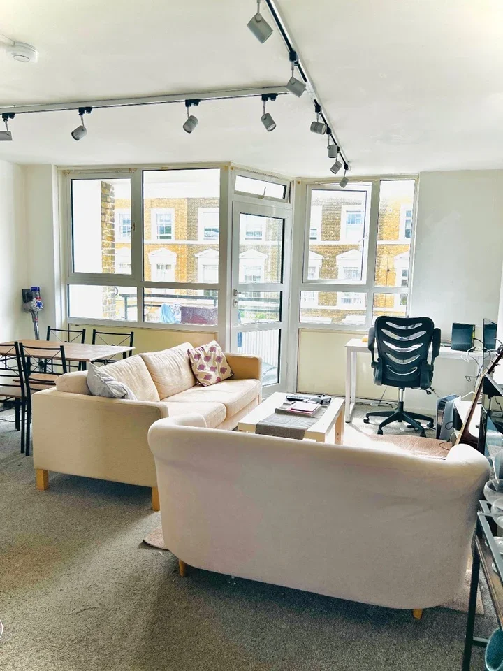 Flat Richborne Terrace in Greater London