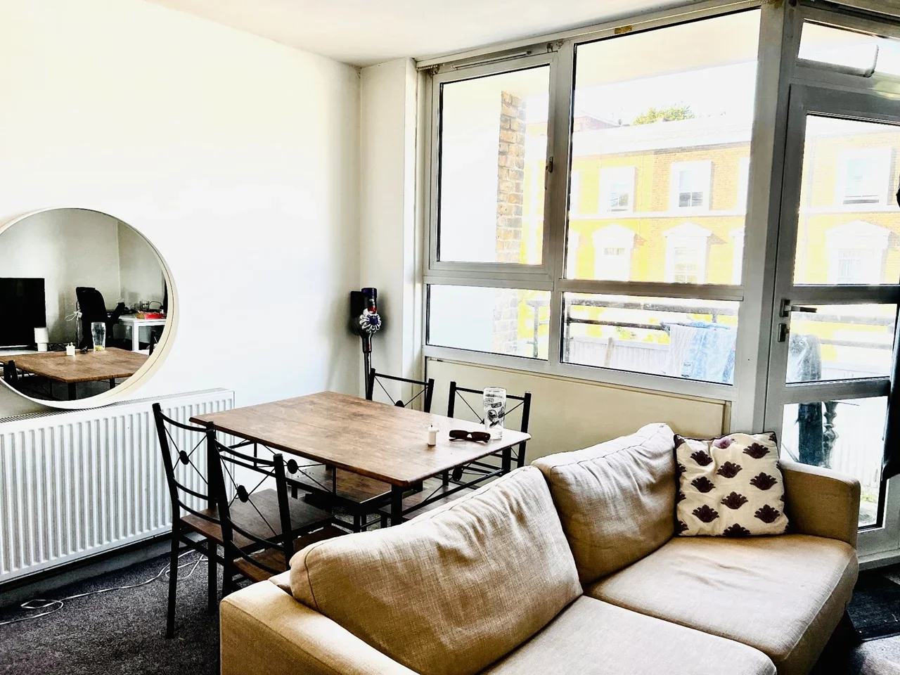 Flat Richborne Terrace in Greater London