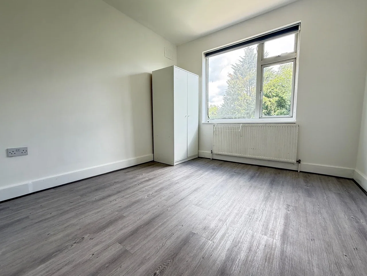 Flat Elmstead Avenue in Greater London
