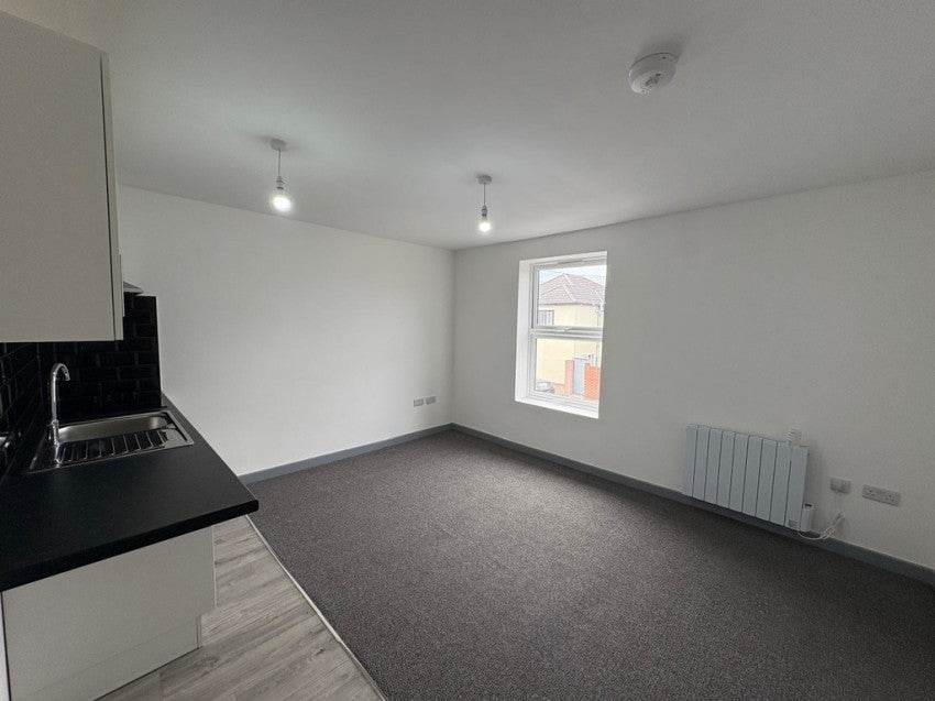 Flat Heysham Road in Southampton