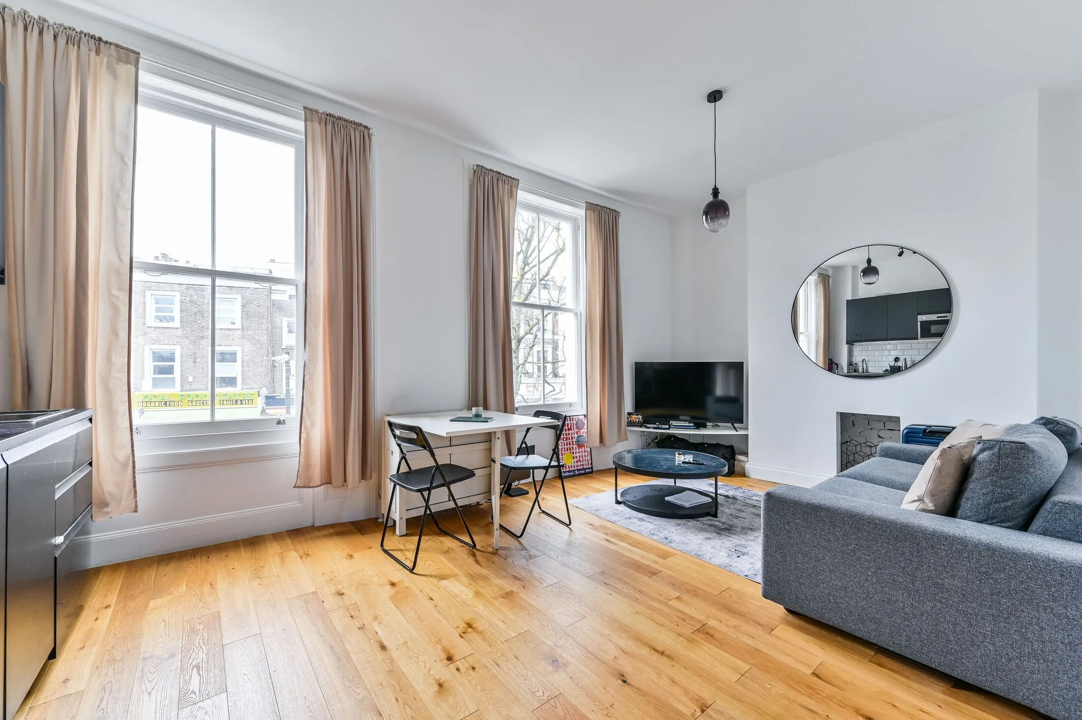 Flat Newington Green Road in Greater London