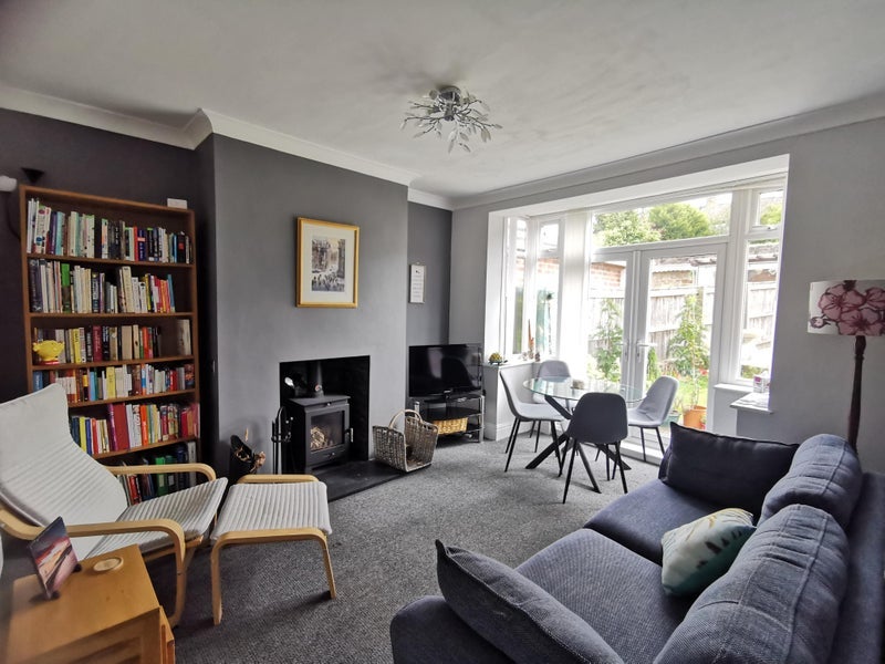 Room Warburton Crescent in Gateshead