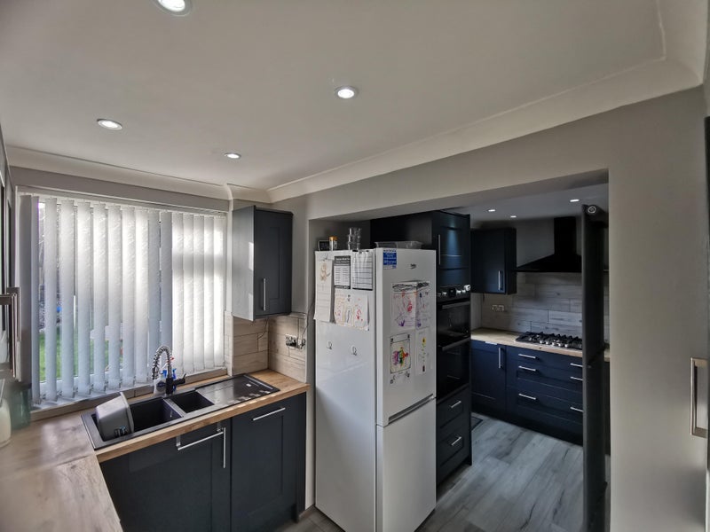 Room Warburton Crescent in Gateshead