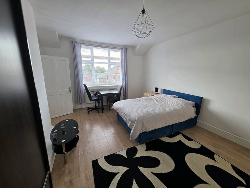 Room Manchester Road in Tameside