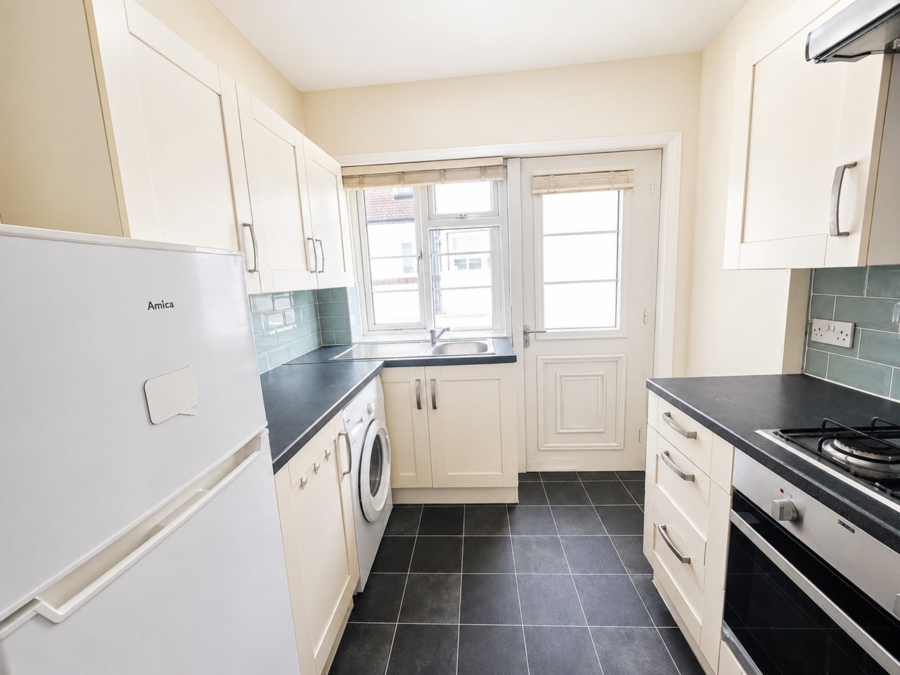 Flat Barrow Road in Greater London