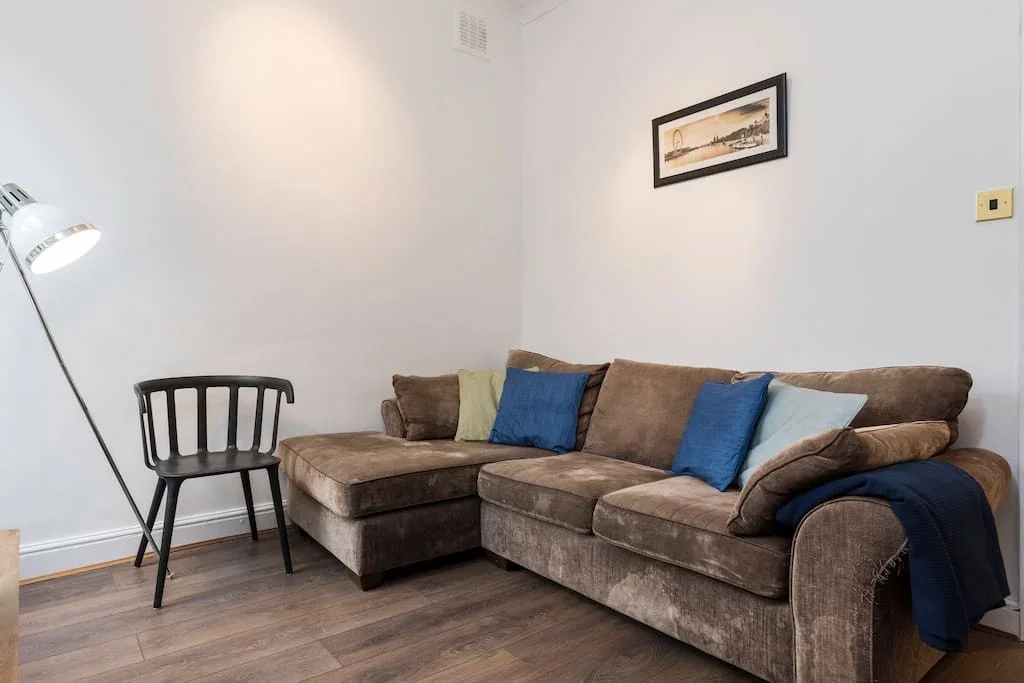 Flat Castletown Road in Greater London