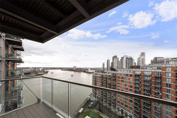 Flat Fairmont Avenue in Greater London