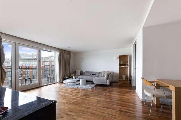 Flat Fairmont Avenue in Greater London