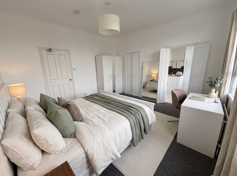 Room Cicada Road in Greater London