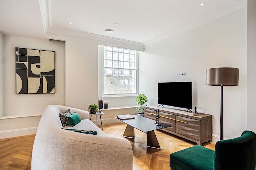 Flat Herbert Crescent in Greater London