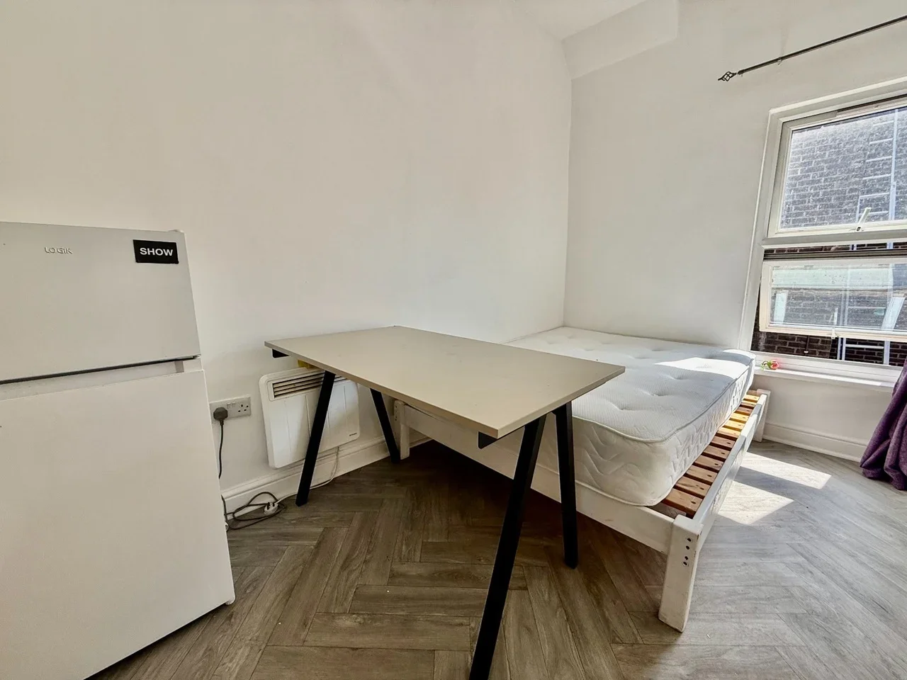 Room Peckham Road in Greater London