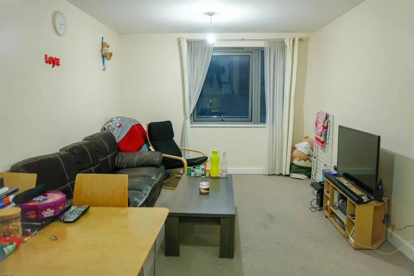 Flat Victoria Road in Greater London