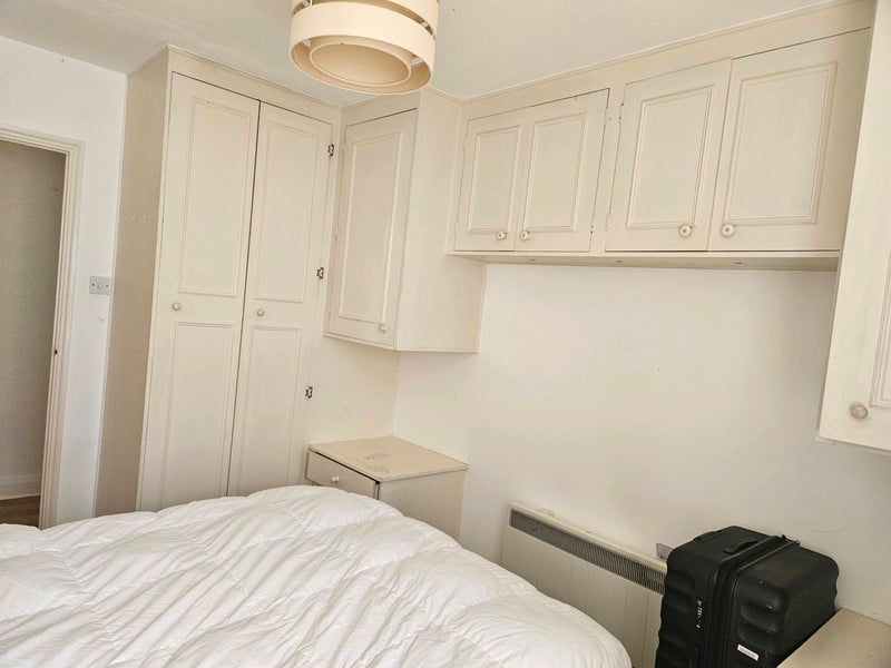 Room Falcon Road in Greater London