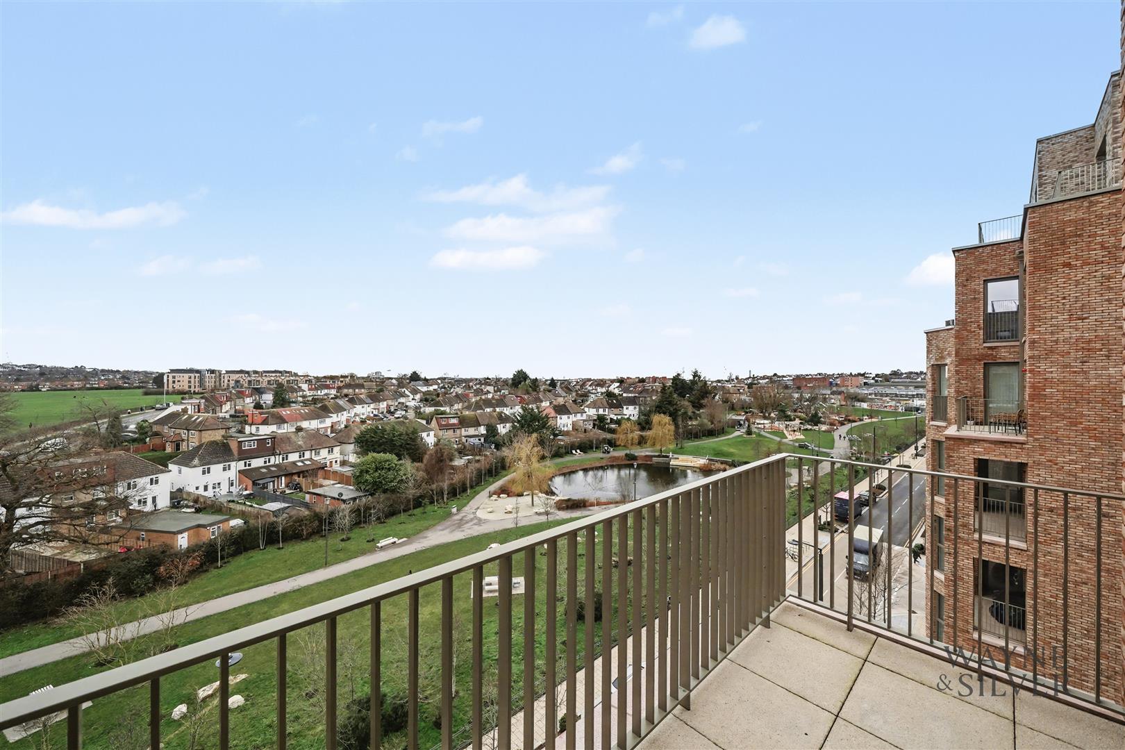 Flat Parkview Avenue in Greater London