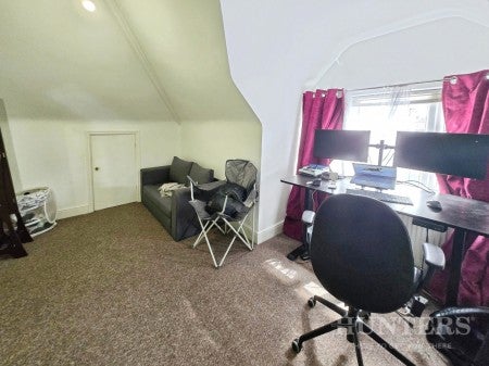 Flat Carshalton Road in Greater London