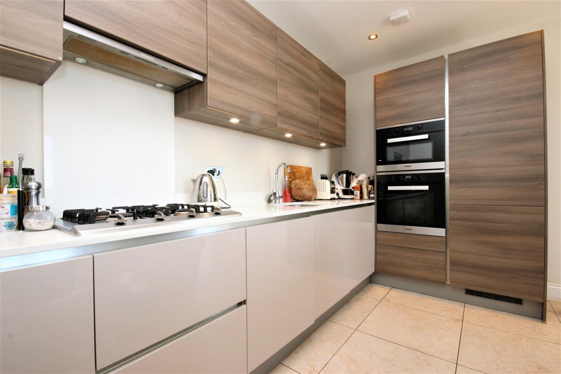 Flat Oakthorpe Road in Greater London