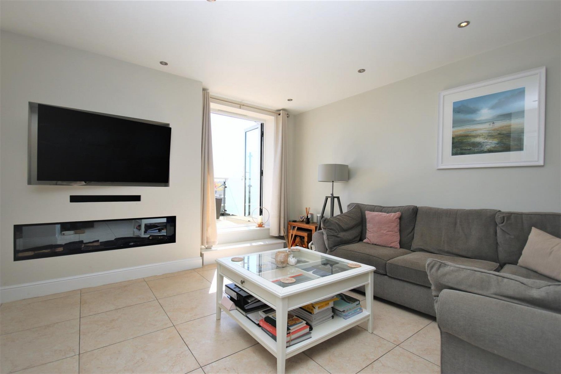 Flat Oakthorpe Road in Greater London